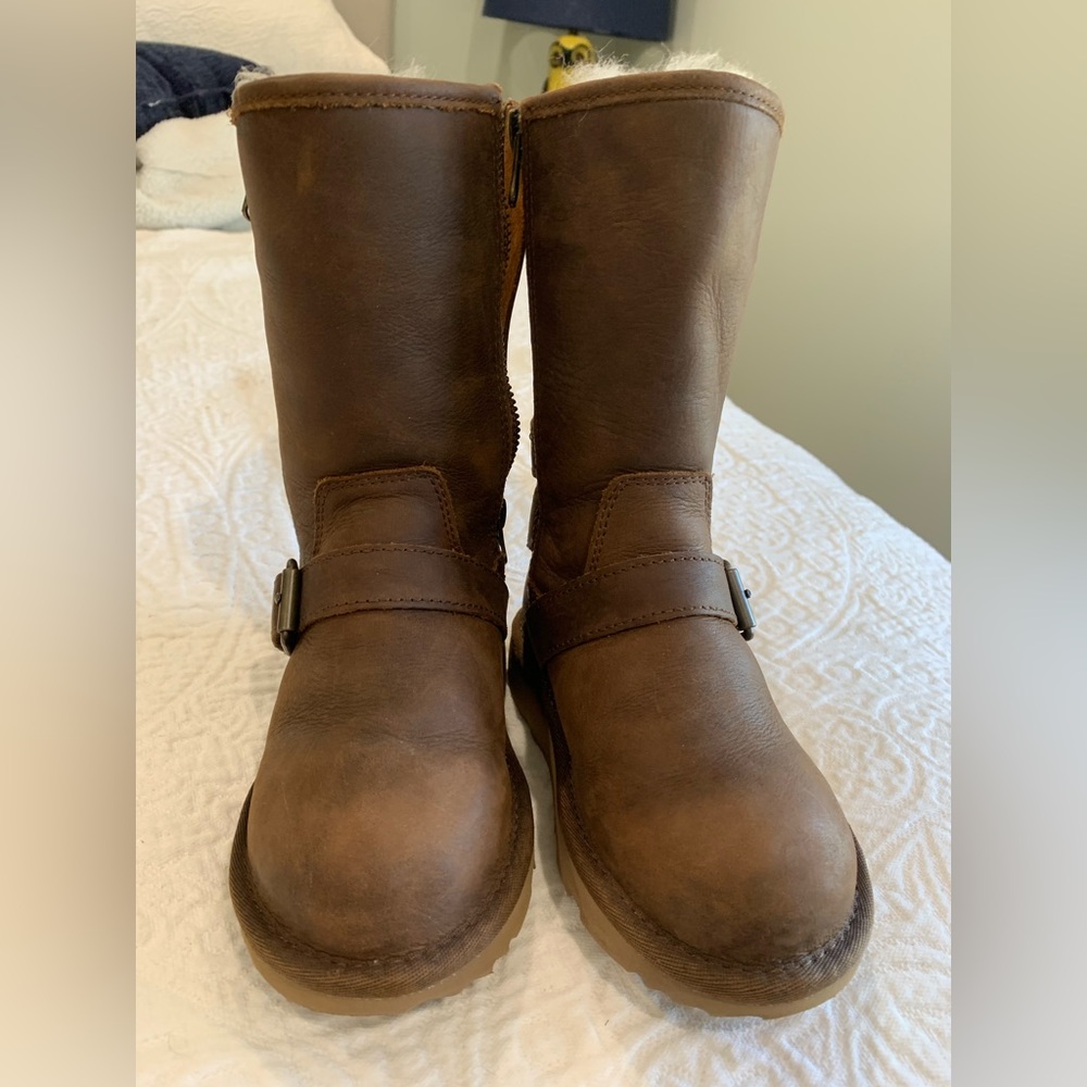 Ugh Girls boots size 10